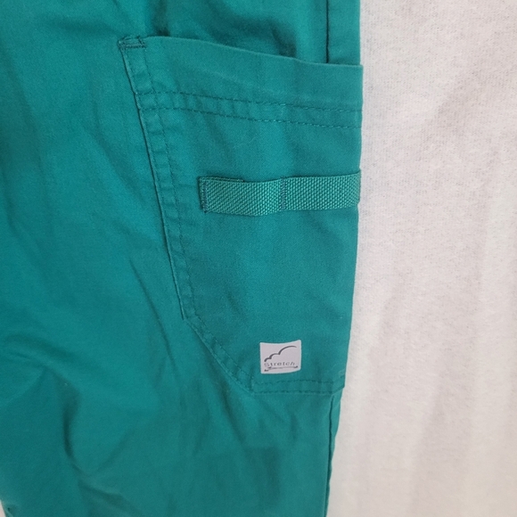 Women’s BUTTER SOFT Stretch Hunter Green Scrub Plants Size Small - Picture 2 of 7